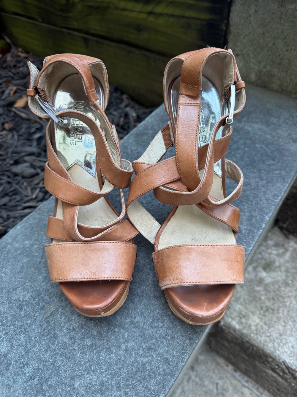 Lovely Michael Kors Strappy Brown Leather Women’s Sandals wood heel
